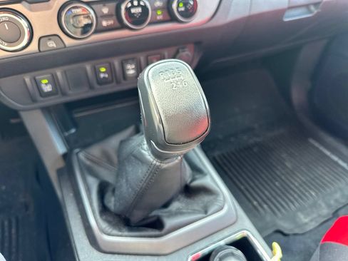 Used 2016 Toyota Tacoma TRD Sport w/ Premium & Technology Package AWD/4WD image 6