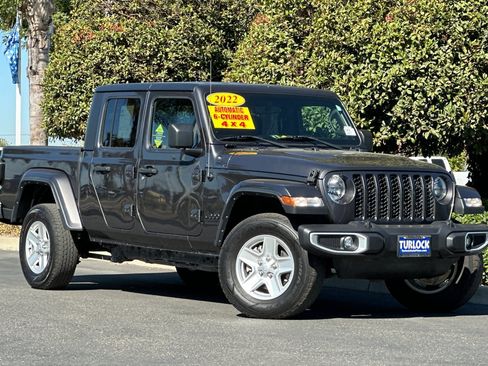 Used 2022 Jeep Gladiator Sport image 2