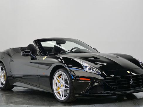 Used 2015 Ferrari California T RWD image 3