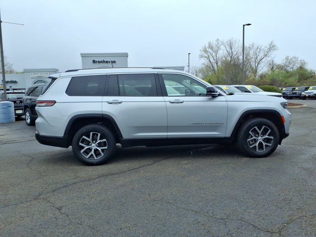 Used 2023 Jeep Grand Cherokee L Limited AWD/4WD image 2