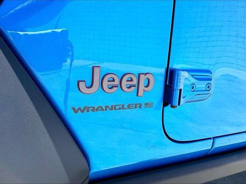 Certified 2025 Jeep Wrangler Unlimited Rubicon w/ Convenience Group AWD/4WD image 24