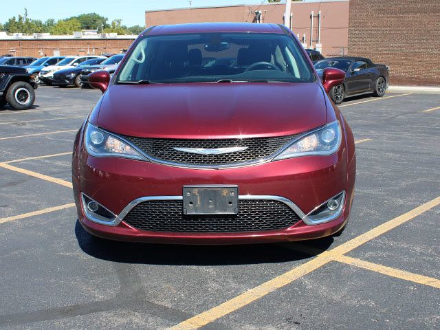 Used 2018 Chrysler Pacifica Touring Plus FWD image 3