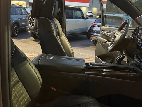 Used 2024 Cadillac Escalade ESV Premium Luxury Platinum w/ Heavy-Duty Trailer Package image 14