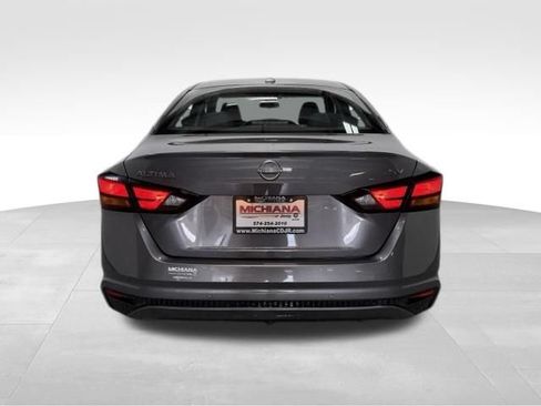 Used 2024 Nissan Altima 2.5 SV FWD image 8