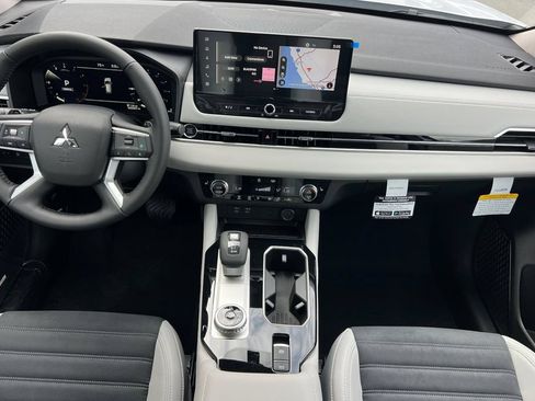 New 2026 Mitsubishi Outlander SE AWD/4WD image 14