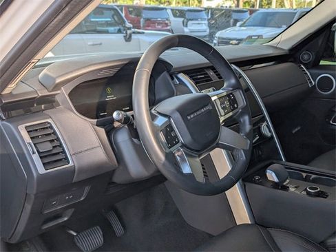 Used 2024 Land Rover Discovery S image 6
