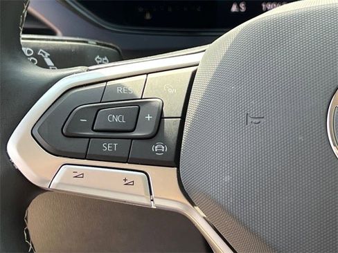 Used 2022 Volkswagen Taos SE w/ Panoramic Sunroof Package image 30