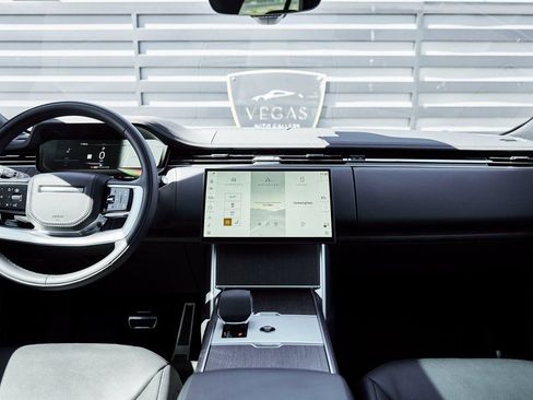 Used 2024 Land Rover Range Rover SE image 45