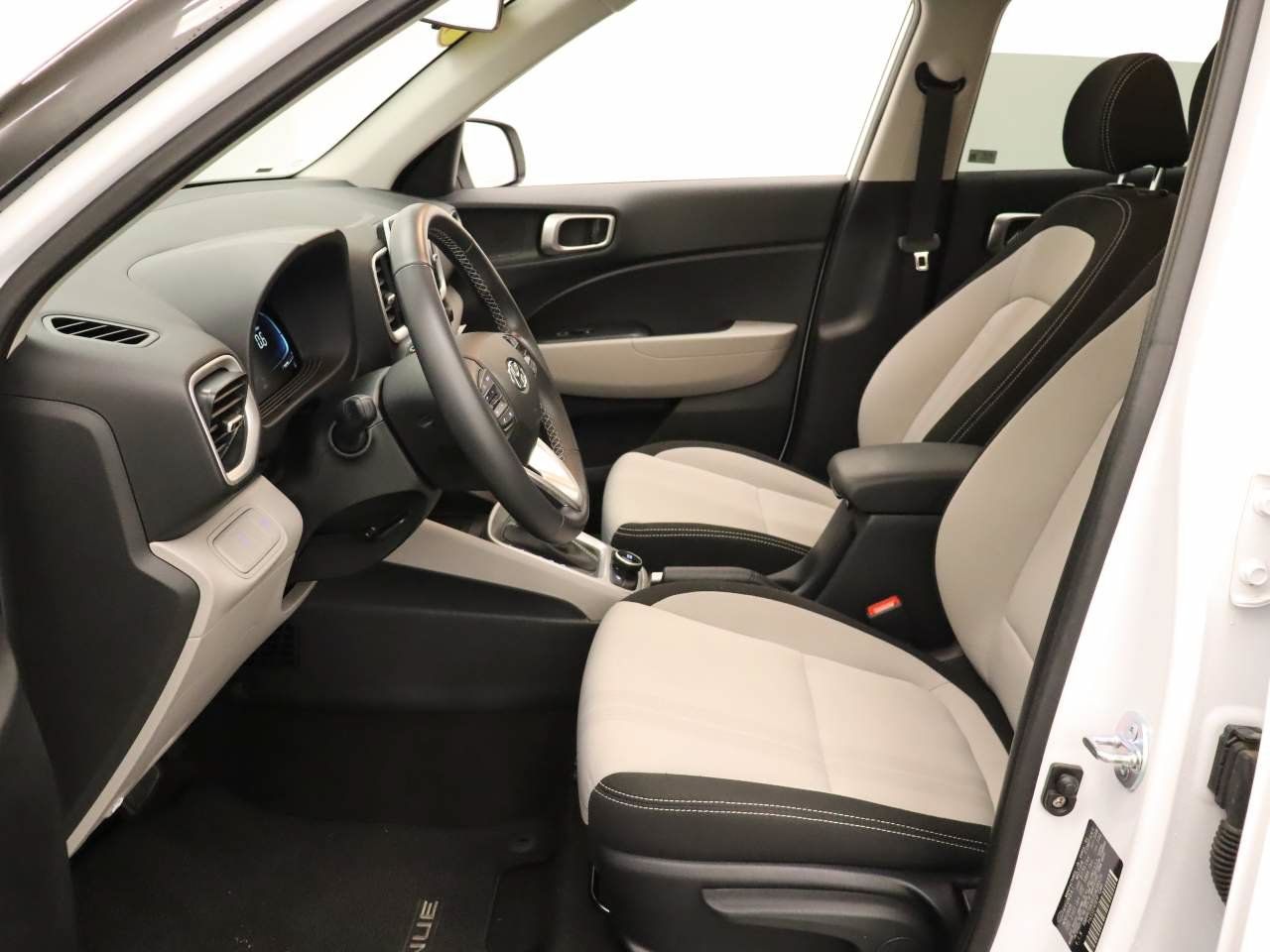 Used 2026 Hyundai Venue SEL FWD image 13