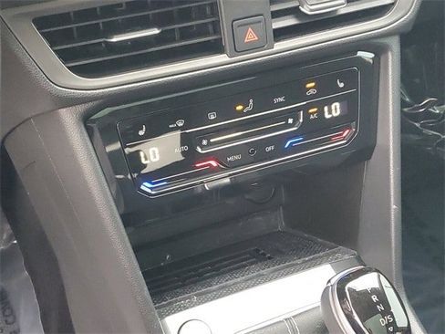 Certified 2025 Volkswagen Taos SE image 24