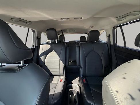 Used 2020 Toyota Highlander XLE image 55