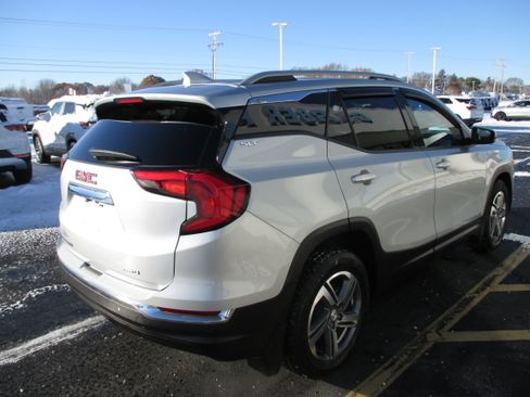 Used 2021 GMC Terrain SLT w/ Infotainment Package II image 5