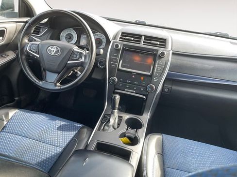 Used 2016 Toyota Camry SE image 10