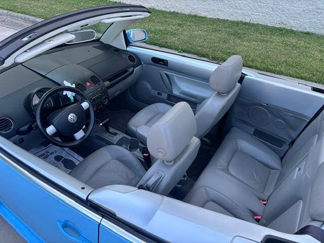 Used 2006 Volkswagen Beetle Convertible w/ Package 2 FWD image 8