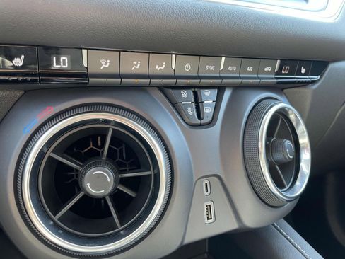 Used 2025 Chevrolet Blazer LT FWD image 27