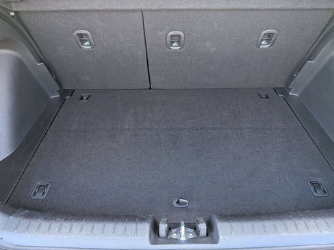 Used 2025 Hyundai Venue SEL FWD image 28