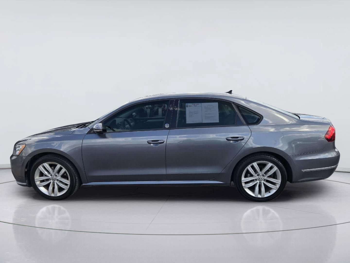 Used 2019 Volkswagen Passat 2.0T Wolfsburg FWD image 3