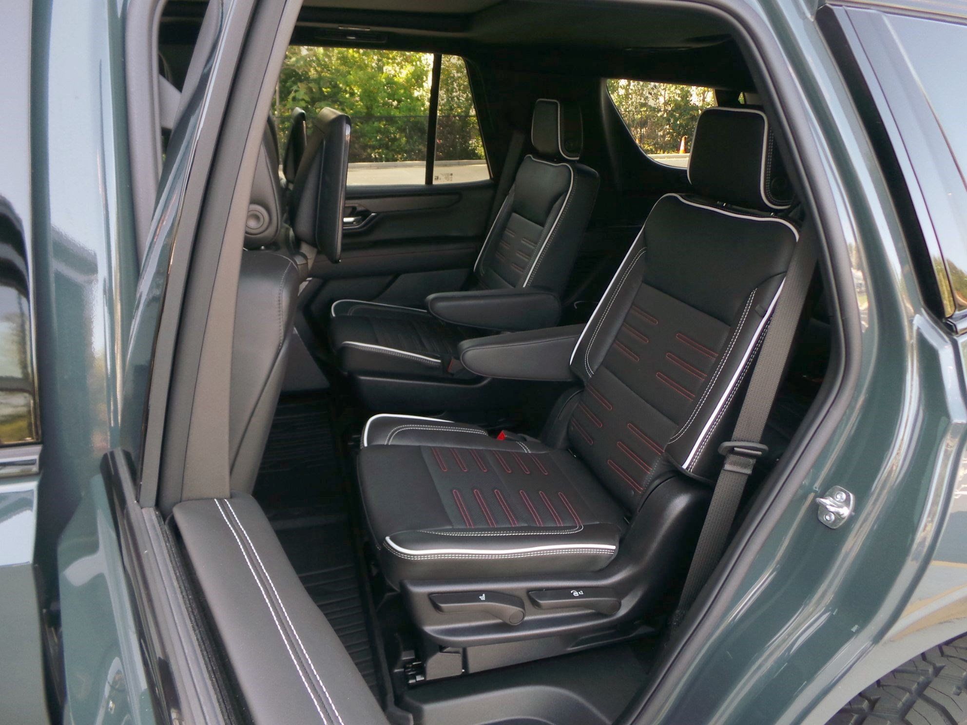 Used 2025 GMC Yukon AT4 Ultimate w/ LPO, Floor Liner Package AWD/4WD image 11