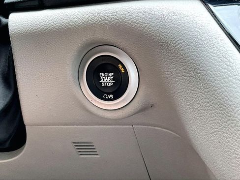 Used 2022 Chrysler Pacifica Touring-L FWD image 27