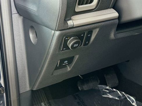 New 2025 Ford Expedition Active image 10