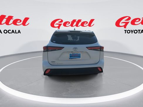 Used 2021 Toyota Highlander XLE image 7