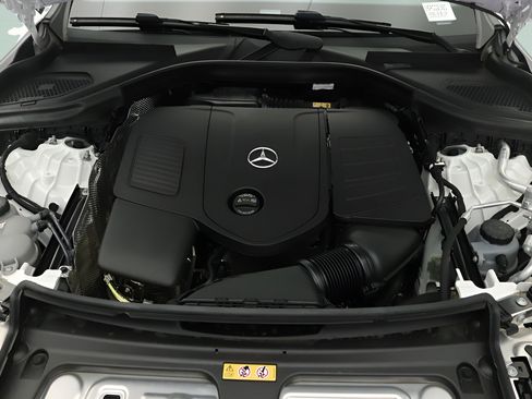 Used 2025 Mercedes-Benz GLC 350e 4MATIC image 24