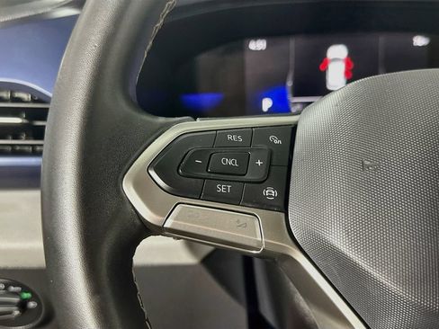 Used 2022 Volkswagen Taos SE w/ Panoramic Sunroof Package FWD image 21