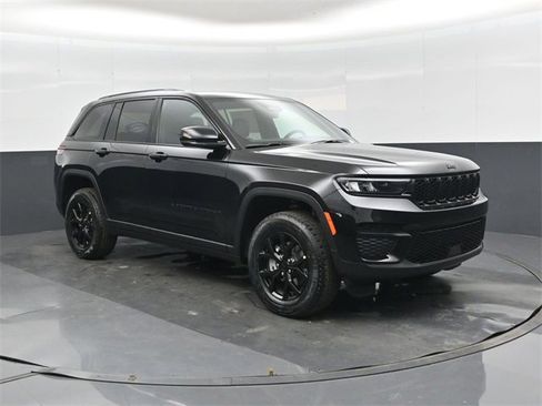 New 2025 Jeep Grand Cherokee Altitude image 1