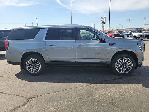 Used 2023 GMC Yukon XL Denali Ultimate AWD/4WD image 4