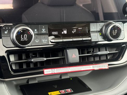 New 2026 Toyota Highlander XLE image 22