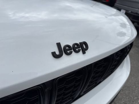 Used 2023 Jeep Grand Cherokee L Laredo AWD/4WD image 36