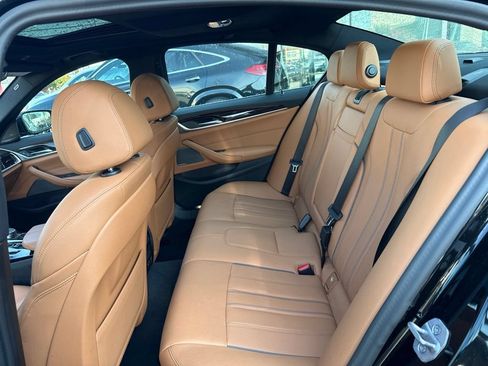 Used 2023 BMW 530i xDrive w/ Premium Package AWD/4WD image 8
