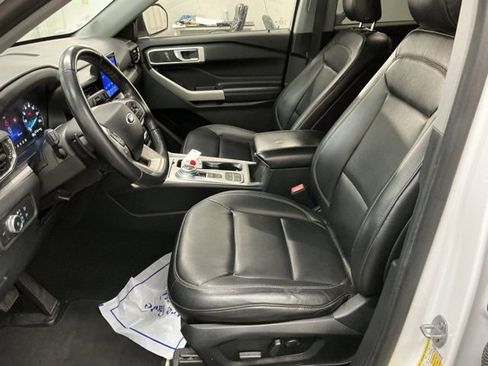 Used 2020 Ford Explorer XLT w/ Equipment Group 202A image 12