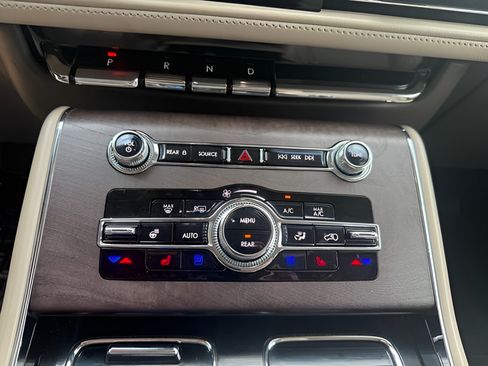 Used 2023 Lincoln Aviator Reserve w/ Equipment Group 201A AWD/4WD image 17