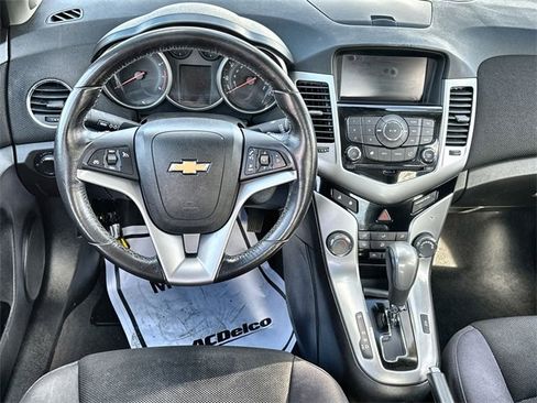 Used 2014 Chevrolet Cruze LT w/ Technology Package image 16