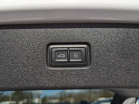 Used 2025 Audi Q7 3.0T Premium Plus AWD/4WD image 48
