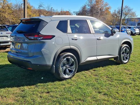 Used 2026 Nissan Rogue SV w/ SV Premium Package image 6