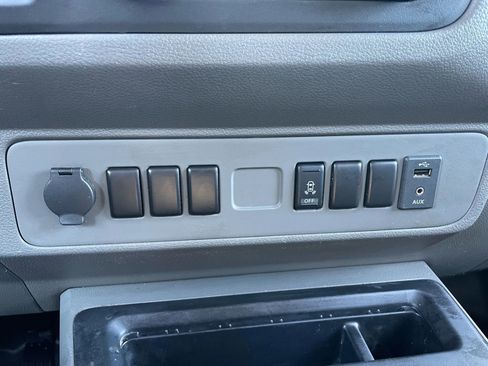 Used 2018 Nissan NV 1500 SV image 18