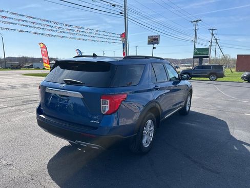 Used 2022 Ford Explorer XLT w/ Equipment Group 202A image 5