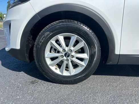 Used 2020 Kia Sorento LX image 9