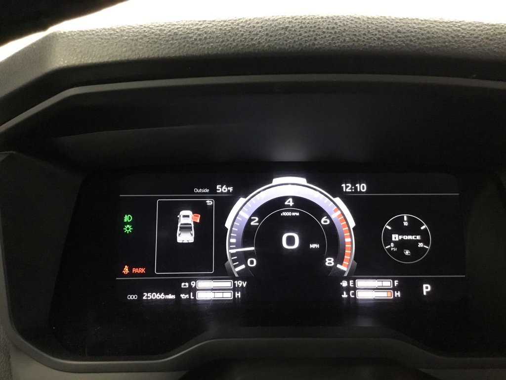 Used 2025 Toyota Tundra Limited AWD/4WD image 34
