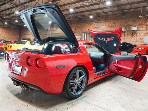 Used 2006 Chevrolet Corvette Coupe w/ Preferred Equipment Group RWD image 30