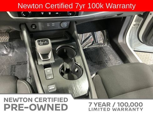 Used 2025 Nissan Rogue S FWD image 11