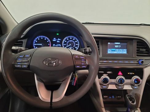Used 2019 Hyundai Elantra SE image 10