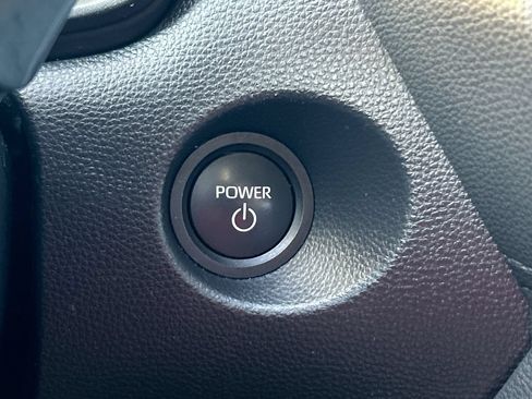 Used 2025 Toyota Corolla Cross AWD Hybrid image 18