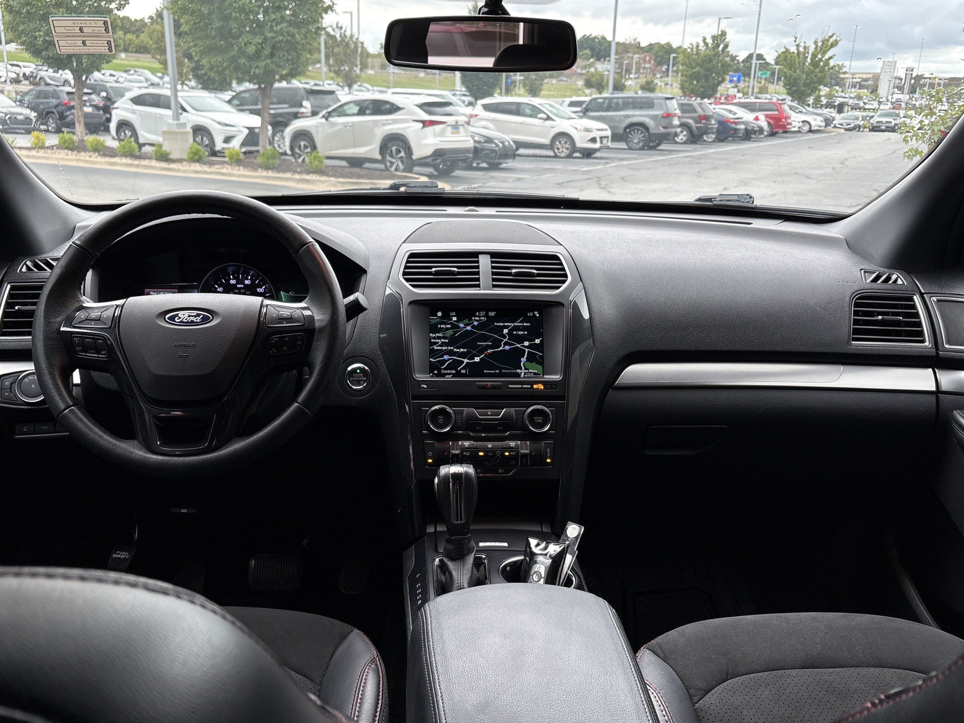 Used 2018 Ford Explorer XLT w/ Equipment Group 202A FWD image 28