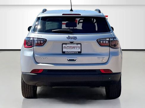 Used 2025 Jeep Compass Latitude AWD/4WD image 6