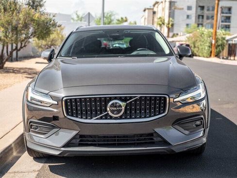 Used 2025 Volvo V60 B5 Cross Country Plus AWD/4WD image 8