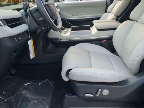 New 2026 Lincoln Navigator Premiere AWD/4WD image 11