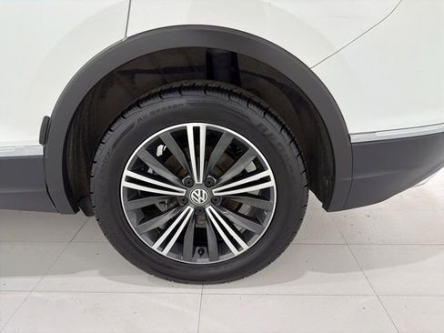 Used 2018 Volkswagen Tiguan SEL w/ 3rd Row Seat Package AWD/4WD image 46